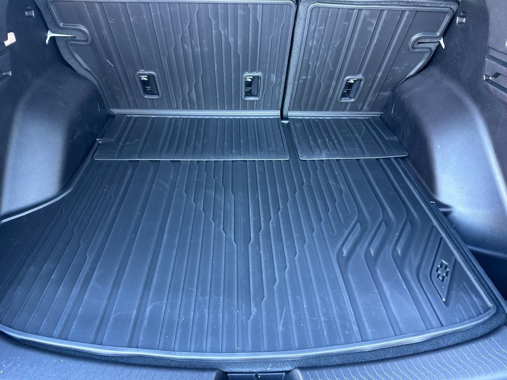 Used 2026 Chevrolet Equinox EV LT w/ LPO, Blackout Package AWD/4WD image 16