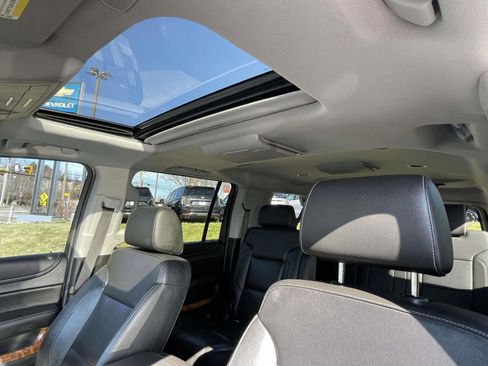 Used 2018 Chevrolet Suburban Premier image 27