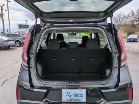 Used 2025 Kia Soul LX FWD image 15