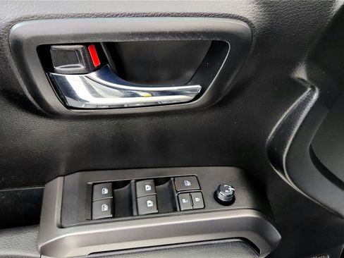 Used 2022 Toyota Tacoma TRD Off-Road w/ Technology Package image 22