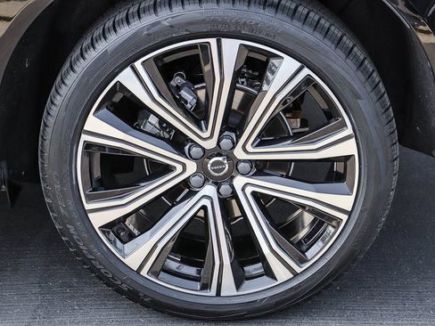 Used 2023 Volvo XC60 B5 Ultimate w/ Climate Package FWD image 12