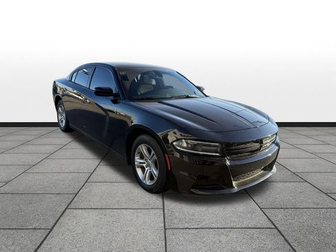 Used 2018 Dodge Charger SXT image 3