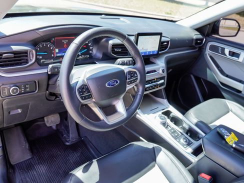 Used 2023 Ford Explorer XLT w/ Equipment Group 202A AWD/4WD image 11