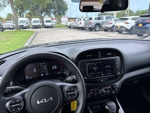 Used 2025 Kia Soul LX w/ LX Technology Package FWD image 38