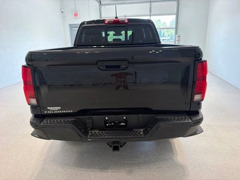 Used 2023 Chevrolet Colorado Z71 w/ Z71 Convenience Package 2 AWD/4WD image 5