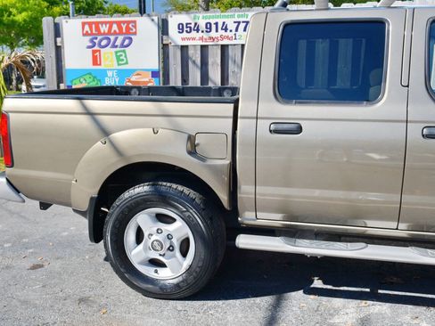 Used 2001 Nissan Frontier SE image 36