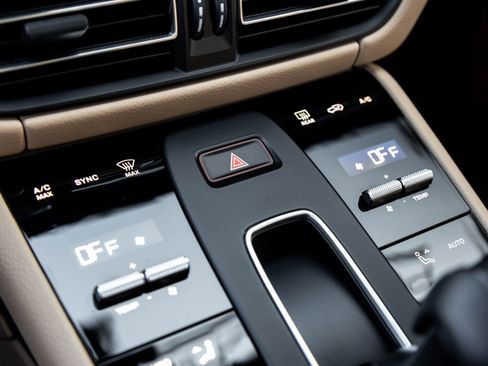 Certified 2026 Porsche Macan AWD/4WD image 25