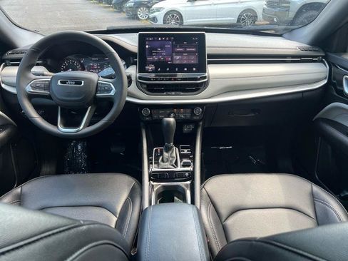 Used 2025 Jeep Compass Limited AWD/4WD image 10