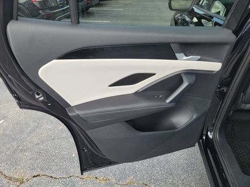 Certified 2025 Volkswagen Tiguan SE FWD image 19