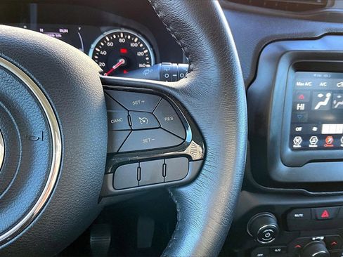 Certified 2018 Jeep Renegade Altitude image 28