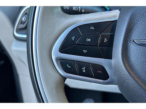 Used 2018 Chrysler Pacifica Limited w/ Advanced Safetytec Group image 29