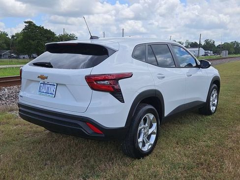 New 2026 Chevrolet Trax LS w/ LS Convenience Package FWD image 38