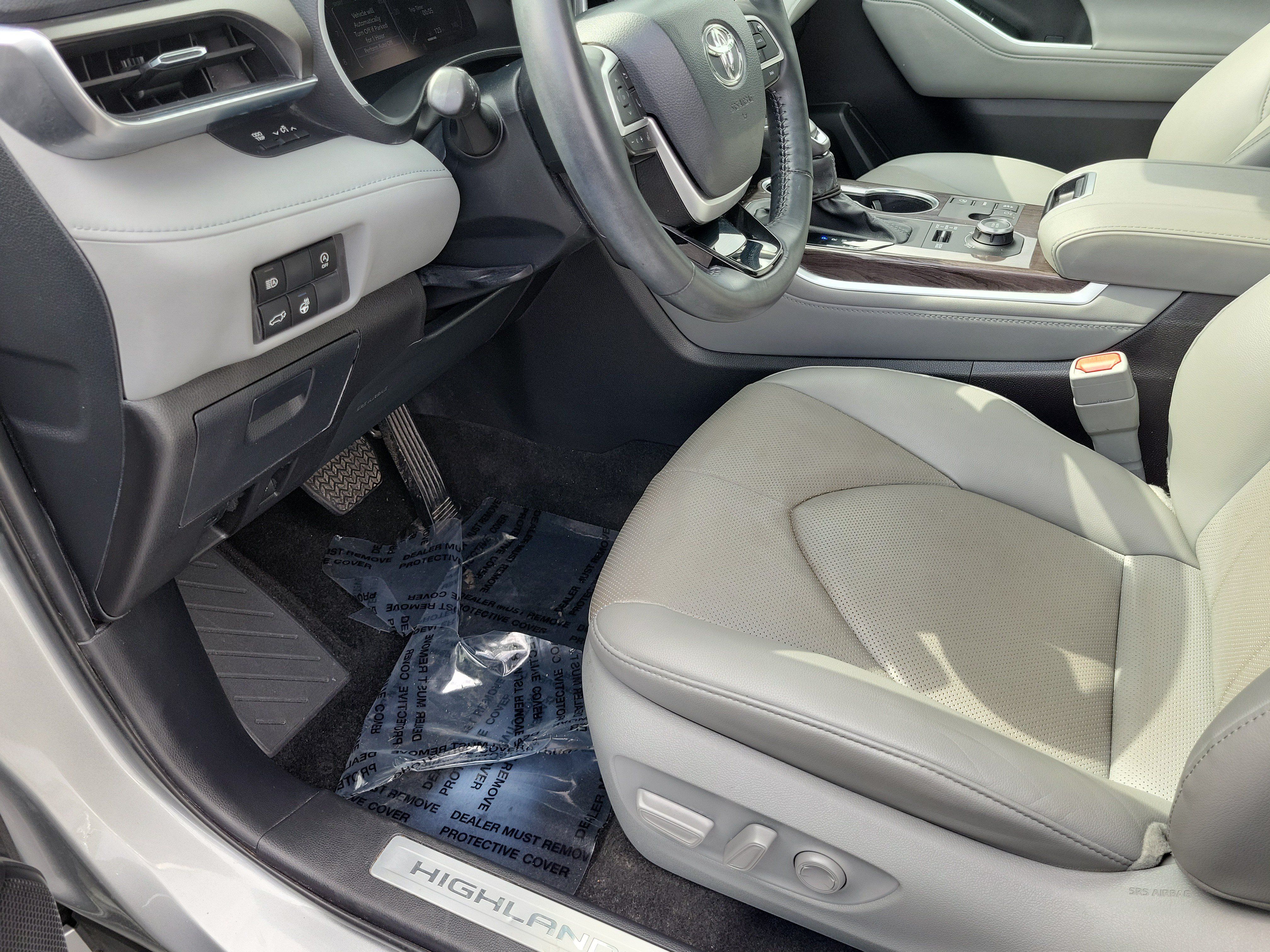 Used 2024 Toyota Highlander Limited AWD/4WD image 21