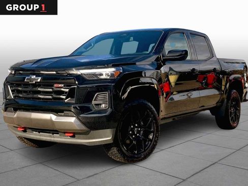 Certified 2024 Chevrolet Colorado Z71 w/ LPO, Dark Essentials Package image 1