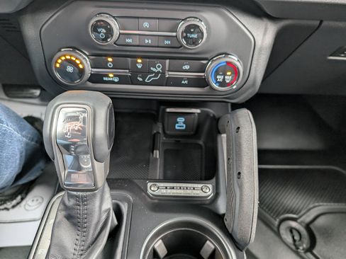 Used 2025 Ford Bronco Badlands AWD/4WD image 18