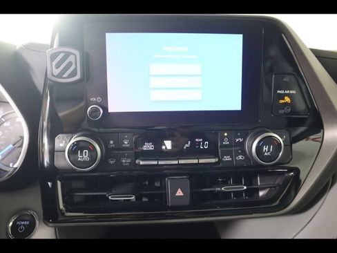 Used 2021 Toyota Highlander Platinum AWD/4WD image 23