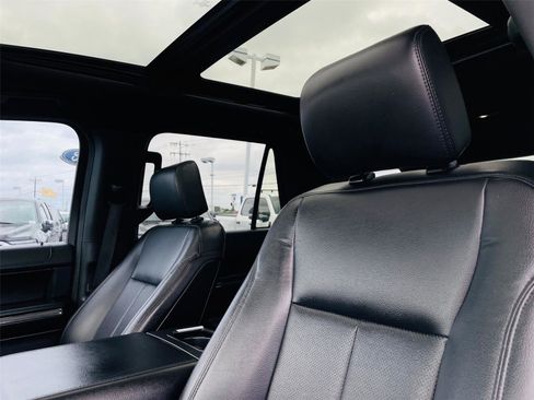 Used 2020 Ford Expedition XLT w/ Equipment Group 202A AWD/4WD image 10