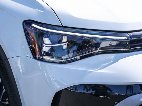 New 2025 Volkswagen Taos SE image 19