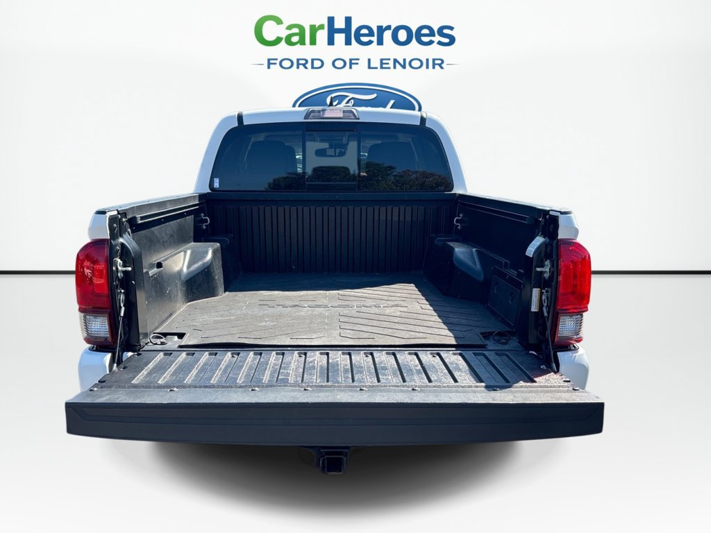 Used 2021 Toyota Tacoma SR5 RWD image 10