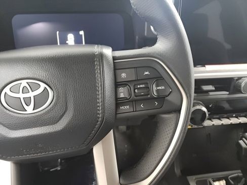 Used 2025 Toyota 4Runner Trailhunter image 30