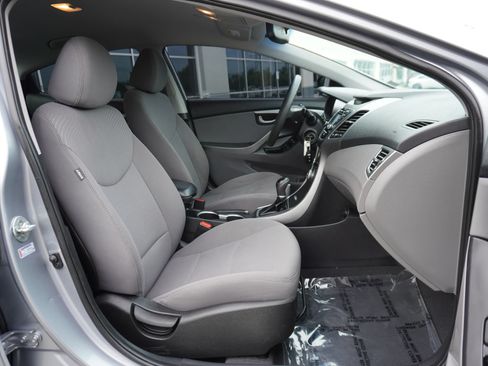 Used 2015 Hyundai Elantra SE w/ Option Group 02 FWD image 12