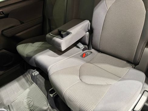 Certified 2025 Toyota Highlander LE AWD/4WD image 19