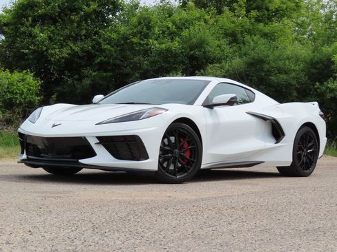 Used 2024 Chevrolet Corvette Stingray Coupe w/ Z51 Performance Package RWD image 11