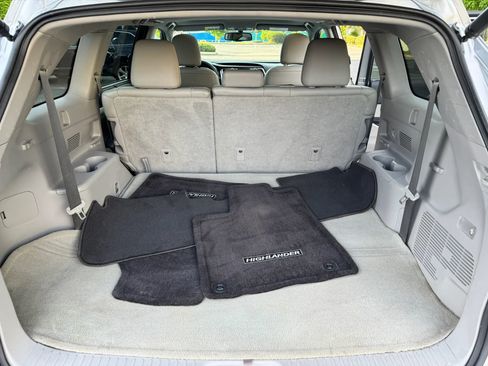 Used 2016 Toyota Highlander XLE AWD/4WD image 24
