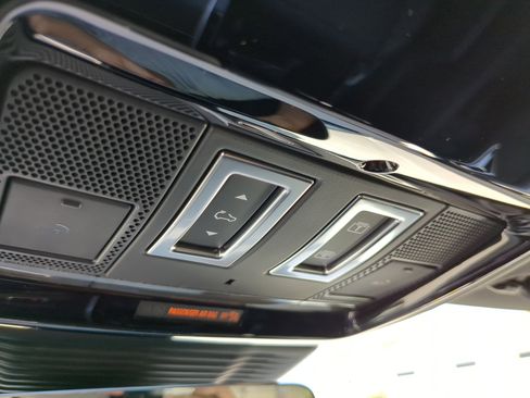 New 2026 Land Rover Range Rover Velar Dynamic SE image 18