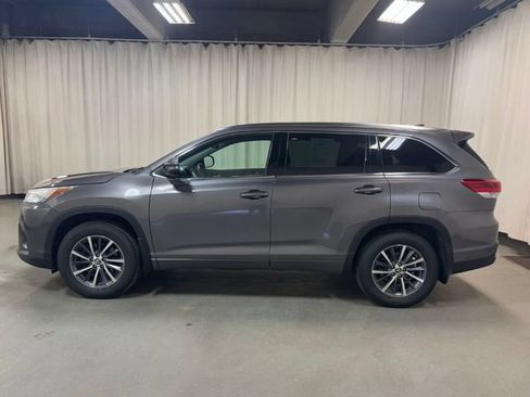 Used 2017 Toyota Highlander XLE AWD/4WD image 8