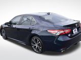 Used 2018 Toyota Camry SE image 3