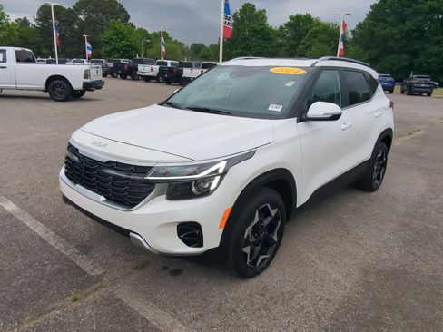 Certified 2024 Kia Seltos EX AWD/4WD image 4