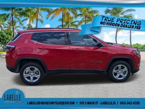 Used 2023 Jeep Compass Latitude AWD/4WD image 2