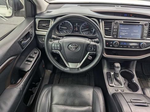 Used 2014 Toyota Highlander Limited Platinum FWD image 17
