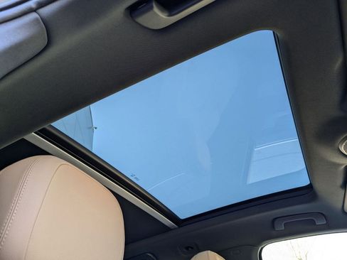 Used 2025 Porsche Cayenne image 26