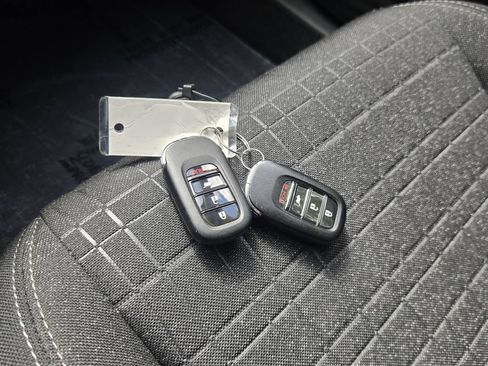 Certified 2025 Honda HR-V LX image 17