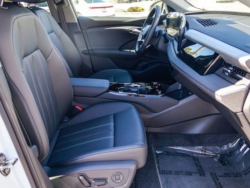 Certified 2025 Audi Q6 e-tron Premium w/ Convenience Package image 18