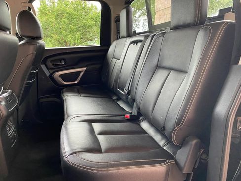 Used 2018 Nissan Titan PRO-4X w/ Pro-4x Convenience Package AWD/4WD image 15