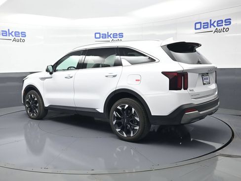 Certified 2026 Kia Sorento EX AWD/4WD image 5