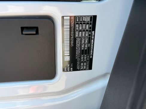 Used 2025 Mercedes-Benz Sprinter 2500 image 24