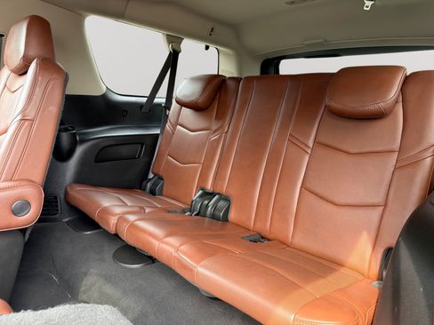 Used 2019 Cadillac Escalade ESV Premium Luxury RWD image 27
