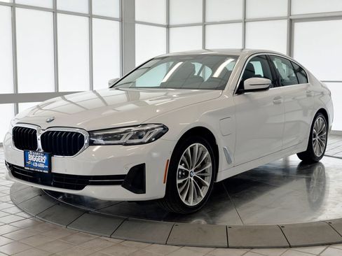 Used 2021 BMW 530e xDrive AWD/4WD image 4