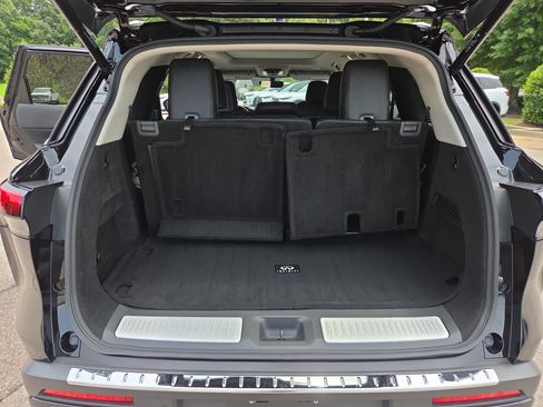 Used 2023 INFINITI QX60 Luxe w/ Cargo Package FWD image 9