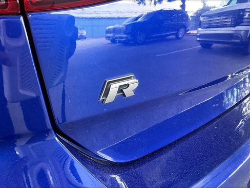 Used 2017 Volkswagen Golf R 4-Door AWD/4WD image 10