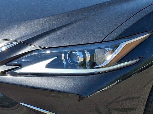 Certified 2025 Lexus ES 300h w/ Premium Package FWD image 10
