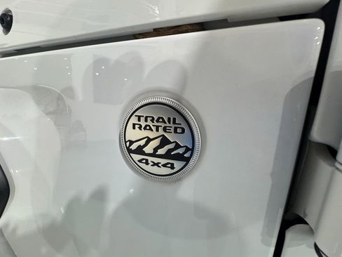 Used 2018 Jeep Wrangler Unlimited Sahara image 43