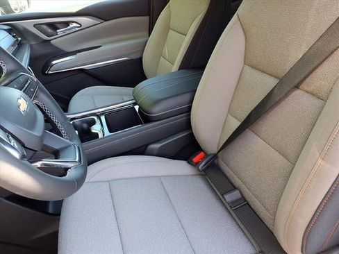 New 2026 Chevrolet Traverse LT image 3