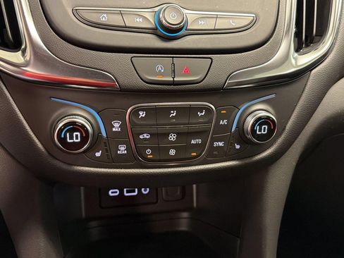 Used 2023 Chevrolet Equinox LT FWD image 17