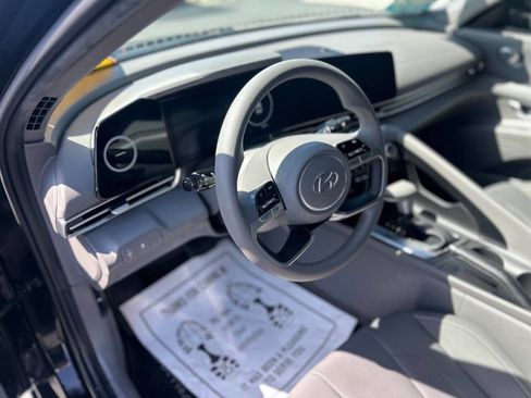 Used 2024 Hyundai Elantra SEL image 9