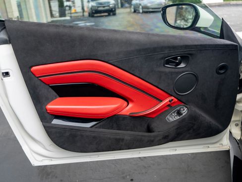 Used 2020 Aston Martin V8 Vantage Coupe image 14